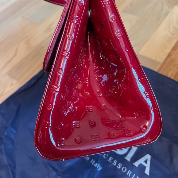 Arcadia Red Patent Leather Handbag EUC - Picture 6 of 12